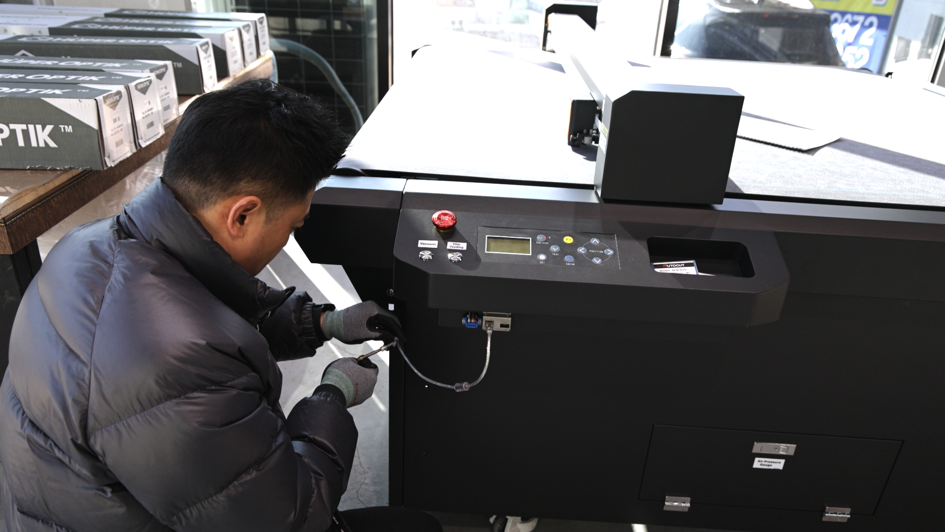 대전 스카이썬팅 F1612 평판재단기 설치 완료 첨부파일 : 1767839256_10.jpg