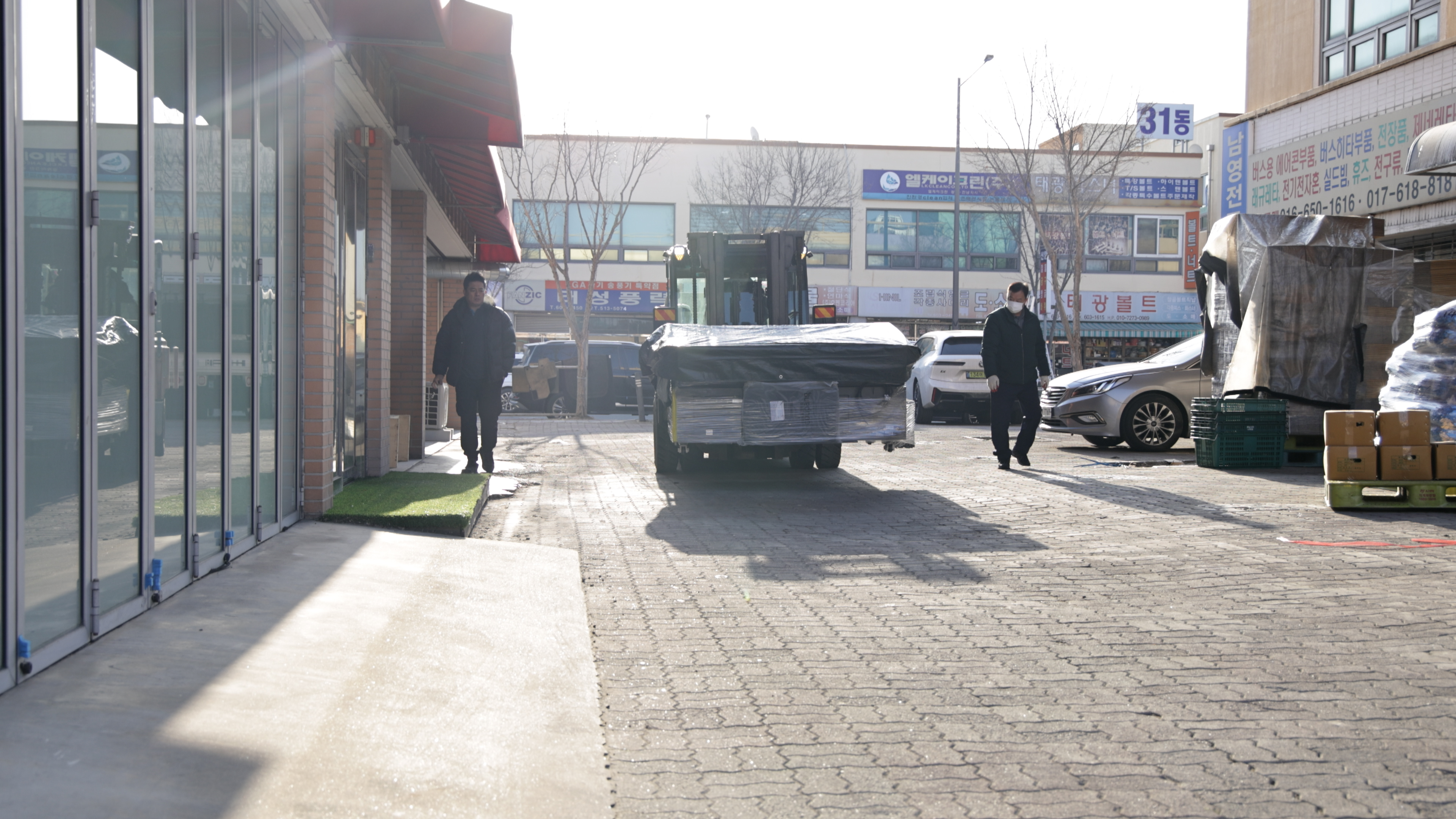 김천 모비스카페 F1612 평판재단기 설치완료 첨부파일 : 1768452131_2.jpg