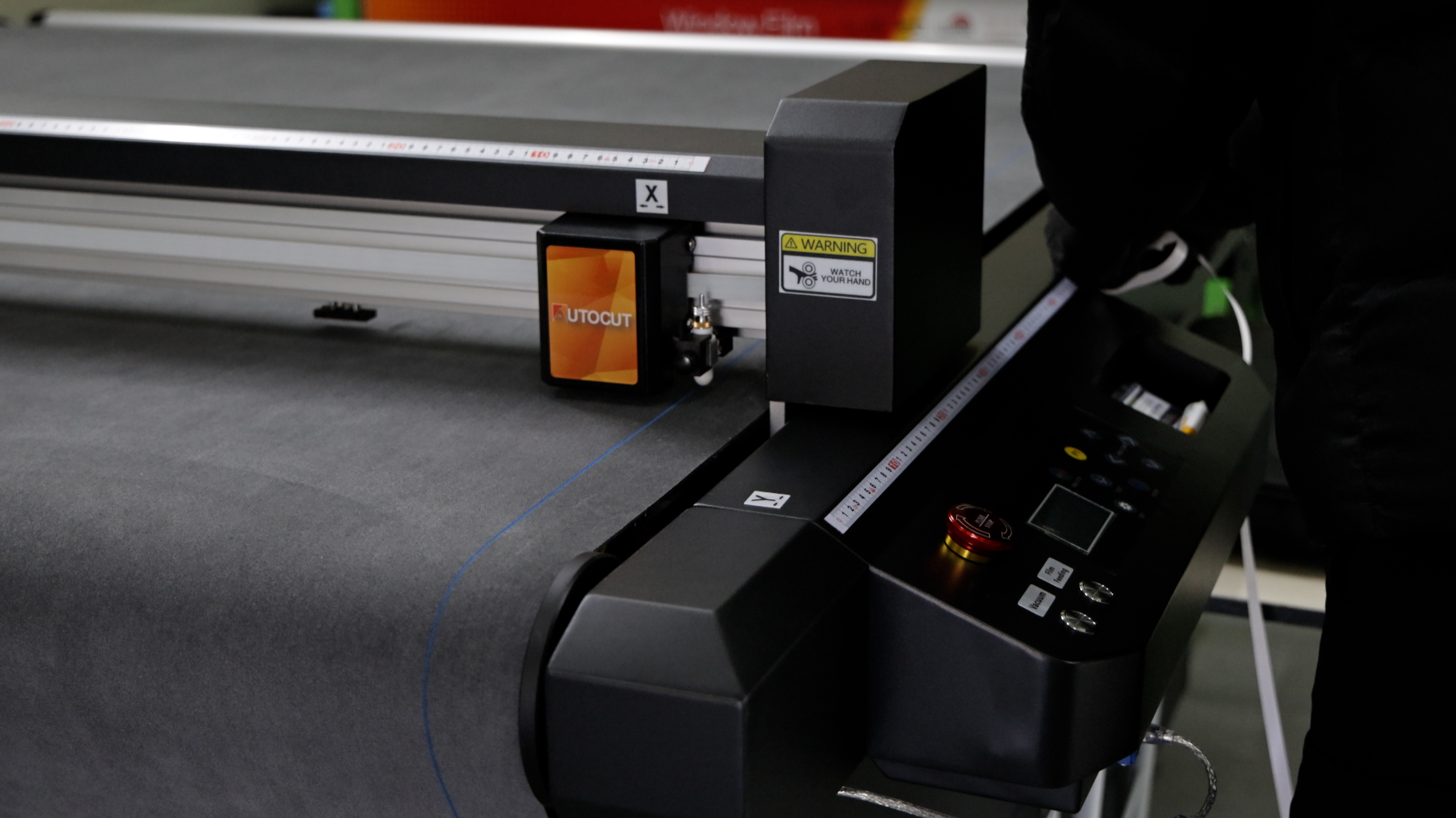 260128 군산 매일카 F1612 평판 재단기 설치 첨부파일 : 1772769583_9.jpg