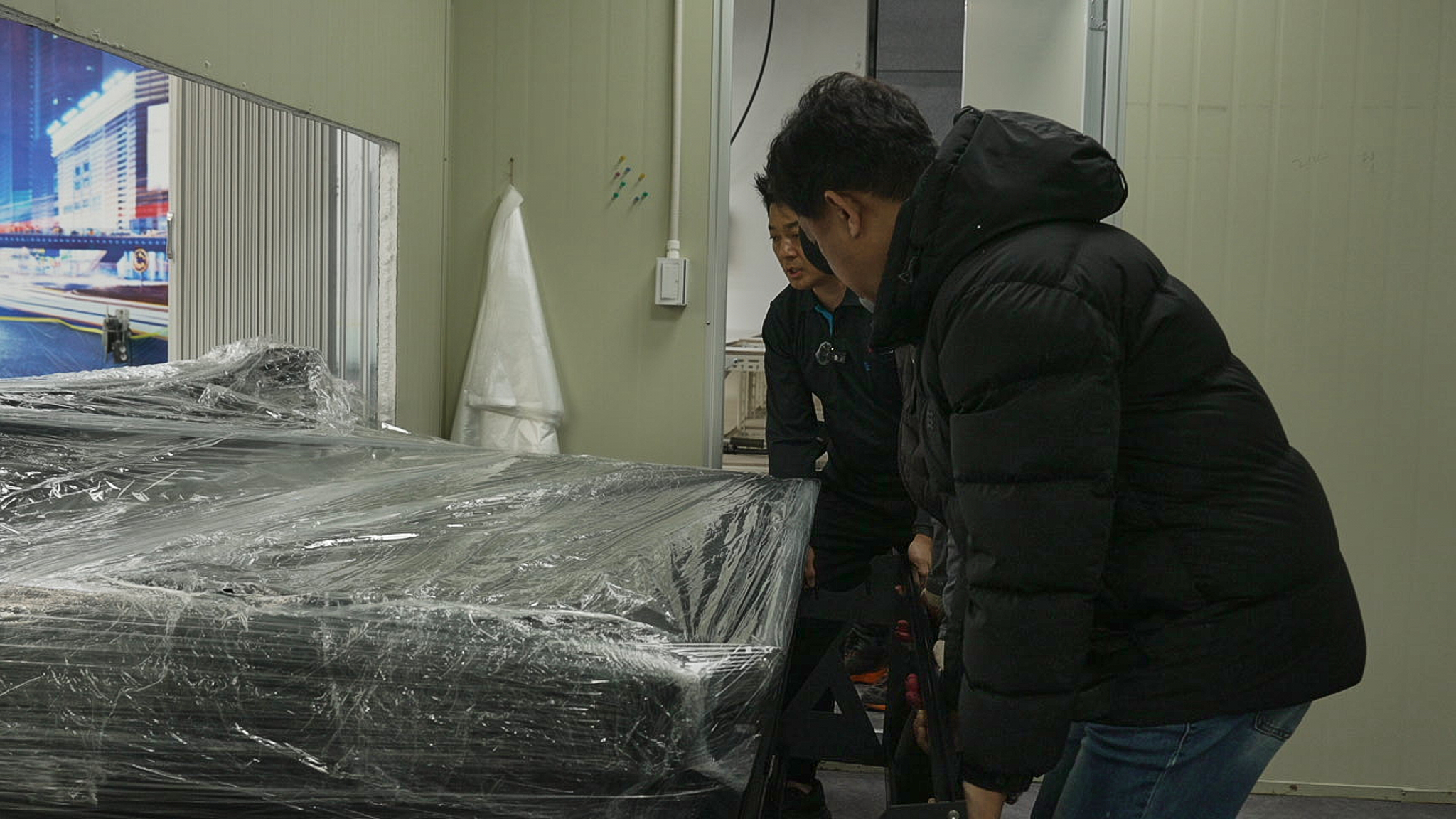 260206 인천 뉴본 F1612 평판재단기 설치 첨부파일 : 1772770936_3.jpg