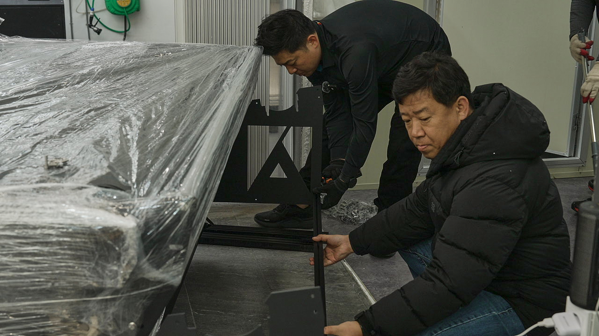 260206 인천 뉴본 F1612 평판재단기 설치 첨부파일 : 1772770936_4.jpg