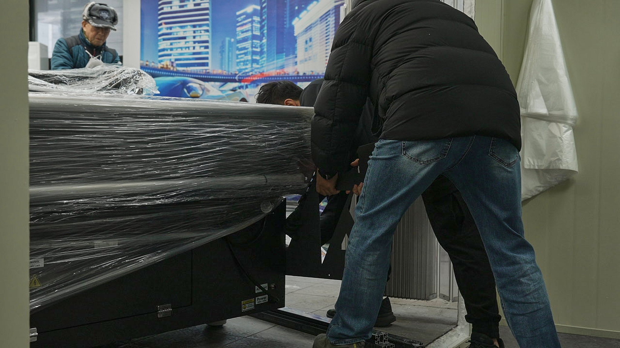 260206 인천 뉴본 F1612 평판재단기 설치 첨부파일 : 1772770936_7.jpg