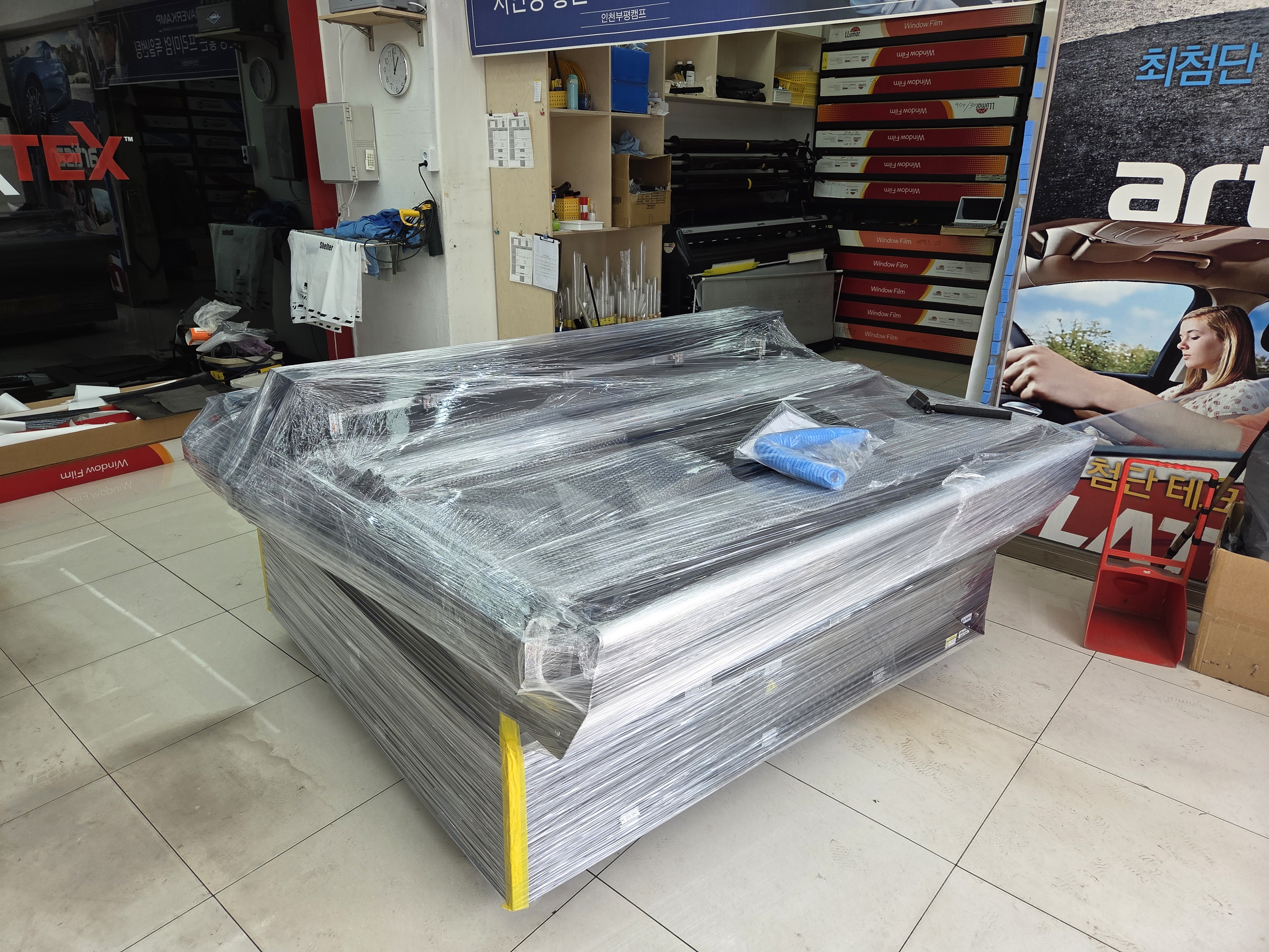 인천 레드원사운드 F1612 평판재단기 설치 첨부파일 : 1775700776_3.jpg