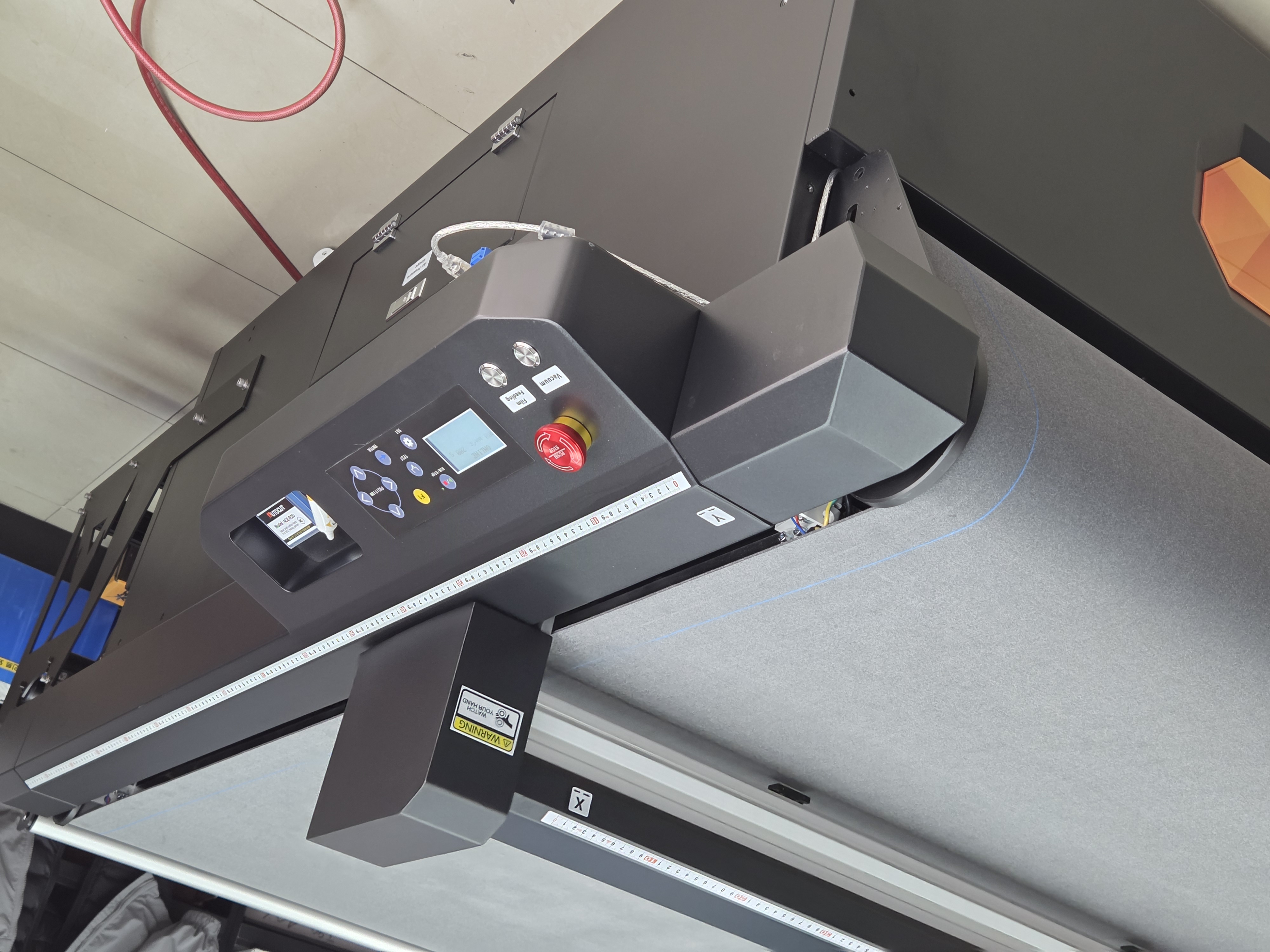 인천 레드원사운드 F1612 평판재단기 설치 첨부파일 : 1775700776_4.jpg